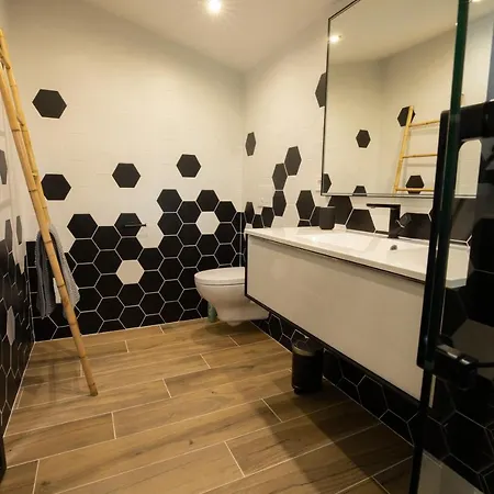 De La Girode Ferienhaus *