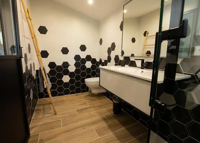 De La Girode 펜션 *